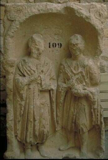 Cippe d'un couple et de ses deux servants