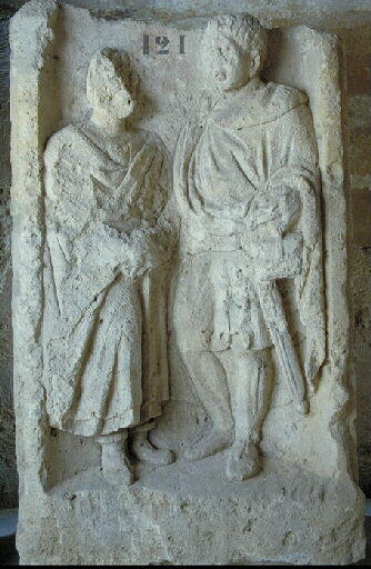 Stèle d'un militaire et de sa femme ; Un homme et une femme