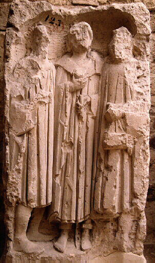 Stèle de trois personnages