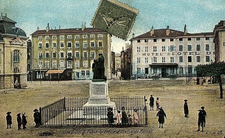 Bourg. Place Grenette et statue de Bichat