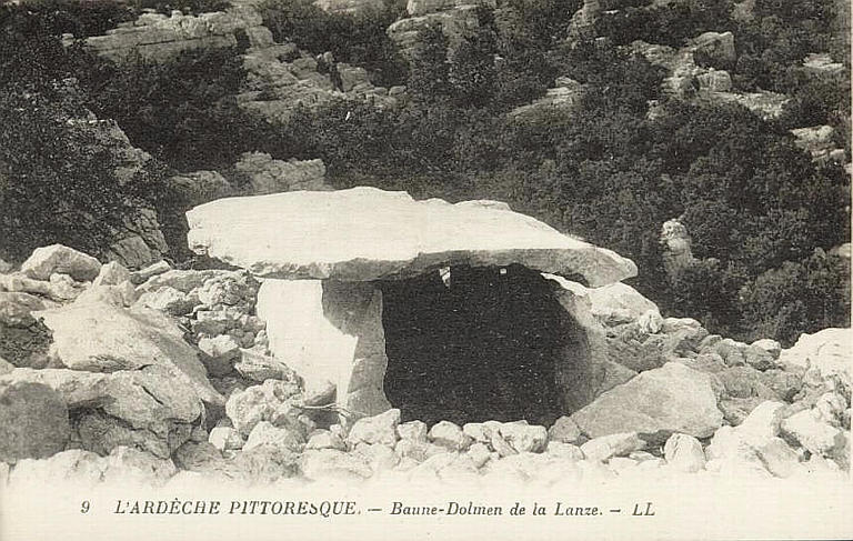 9 L'ARDECHE PITTORESQUE. - Baune (sic) - Dolmen de la Lanze