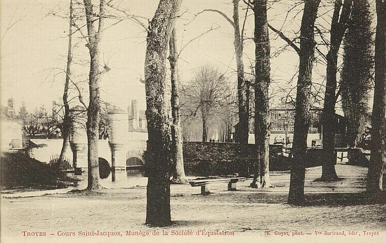 TROYES - Cours Saint-Jacques, Manège de la Société d'Equitation