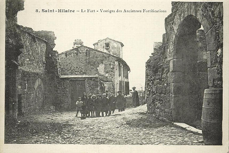 8. SAINT-HILAIRE - Le Fort - Vestiges des Anciennes Fortifications