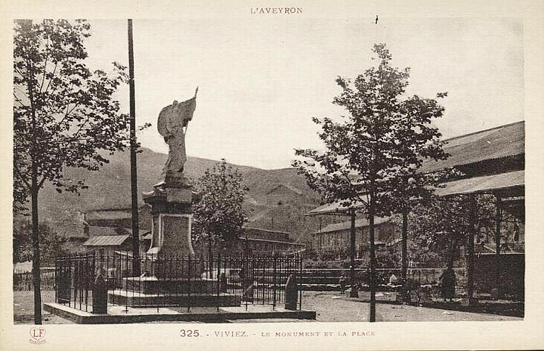 L'AVEYRON (en haut) / 325. - VIVIEZ. - LE MONUMENT ET LA PLACE (en bas)