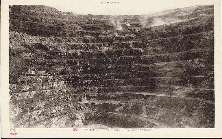 L'AVEYRON (en haut) / 50. - COMBES, PRES AUBIN. - LA DECOUVERTE (en bas, caractères rouges)