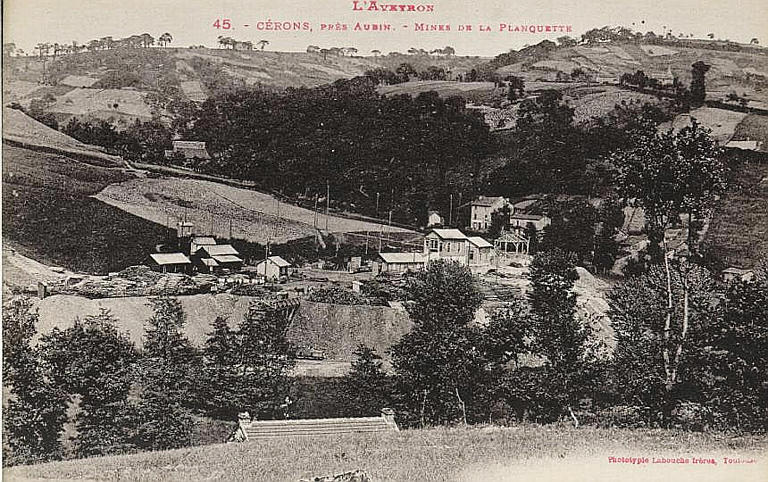L'AVEYRON / 45. - CERONS, PRES AUBIN. - MINES DE LA PLANQUETTE (caractères rouges)