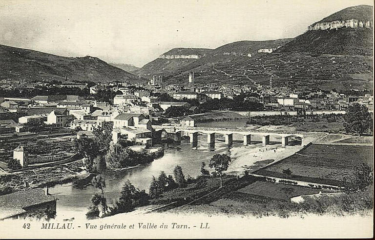 42 MILLAU. - Vue générale et Vallée du Tarn