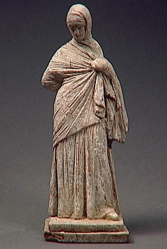 Femme drapée et voilée