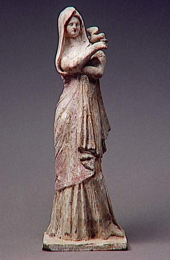 Femme drapée et voilée, un oiseau sur l'épaule