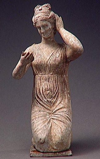 Femme à sa toilette